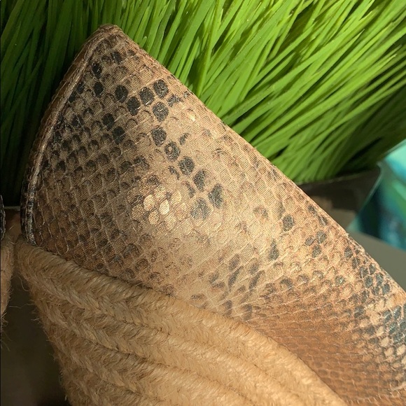 Via Spiga leather snake print wedge heel. - Picture 4 of 8